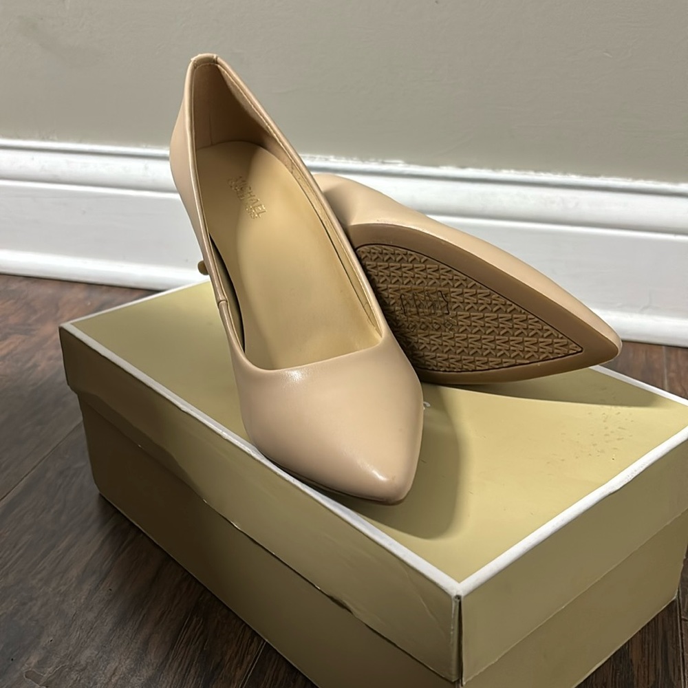 Brand new Michael Kors Angie pump high heals